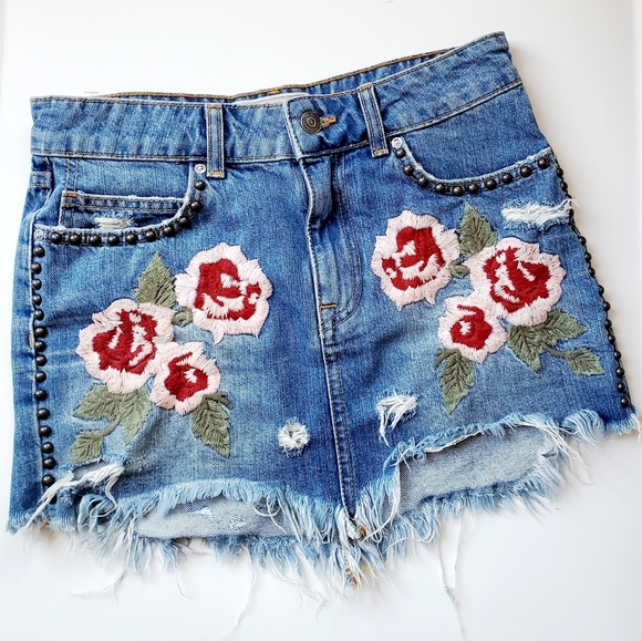 Free People Wild Rose Distressed Frayed Embroidered Mini XS 24 - Picture 1 of 9